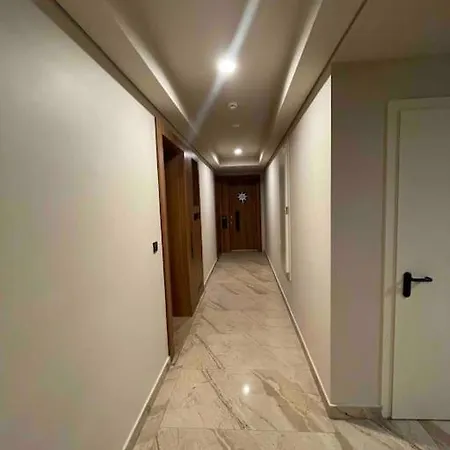 Fully Furnished , Luxury, Site With Pool Apartment *