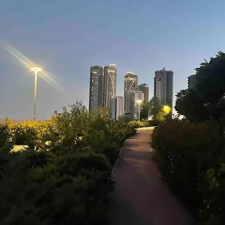 Fully Furnished , Luxury, Site With Pool Apartment *
