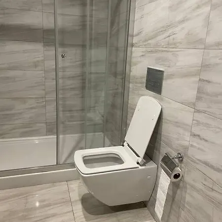 Fully Furnished , Luxury, Site With Pool Apartment *